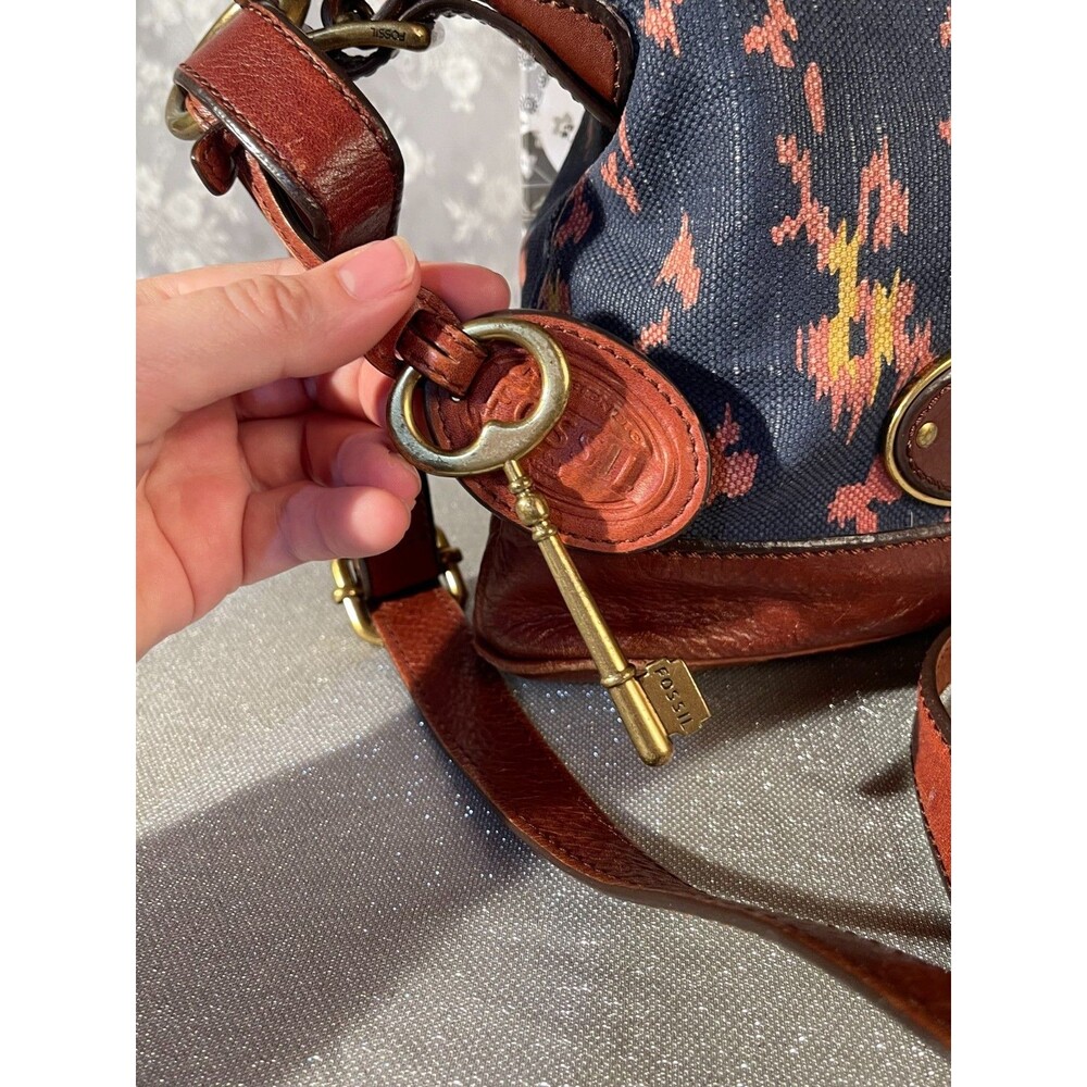 Vintage Y2K Fossil Maddox Tapestry Leather Crossbody Bag Boho Floral Key Charm - Picture 4 of 8